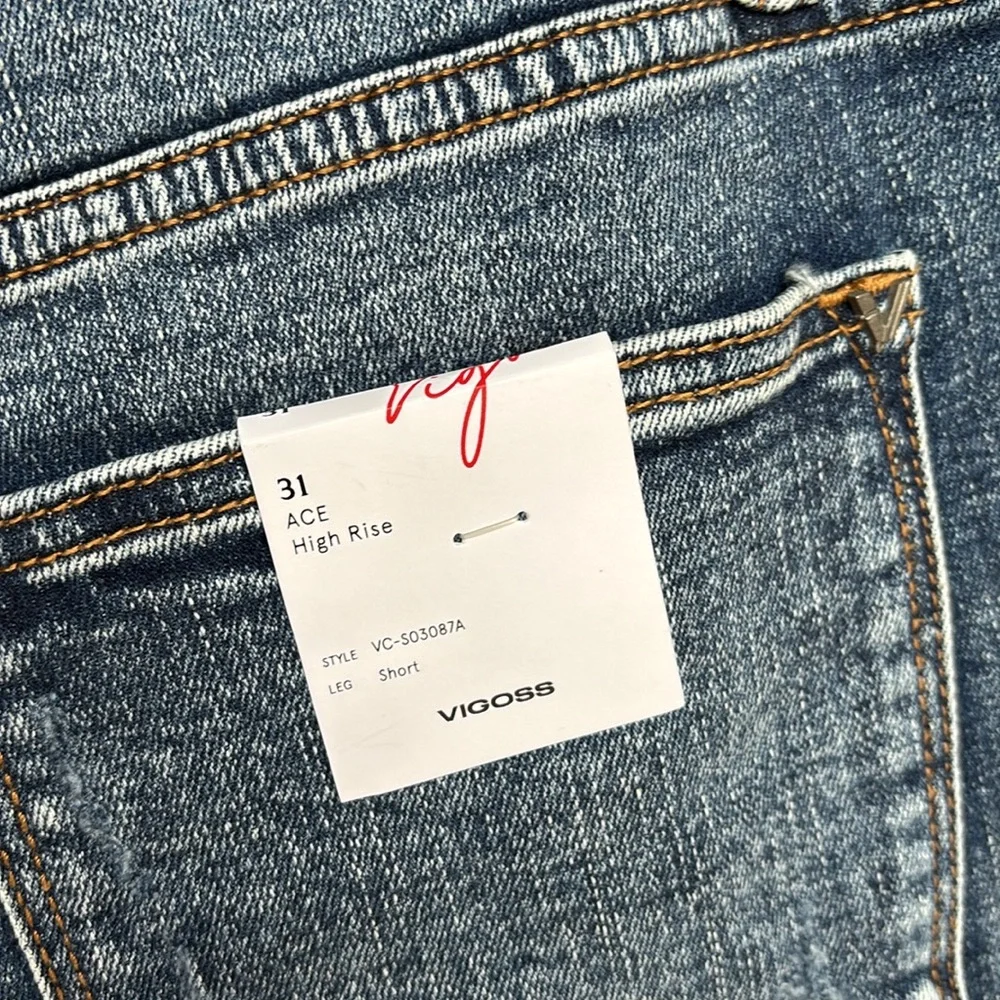 NWT Vigoss Ace High Rise Jean Shorts! Size 31
